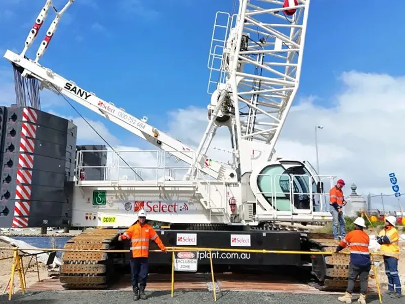 SCC3200T-1 crane in action at Fremantle Bridge project